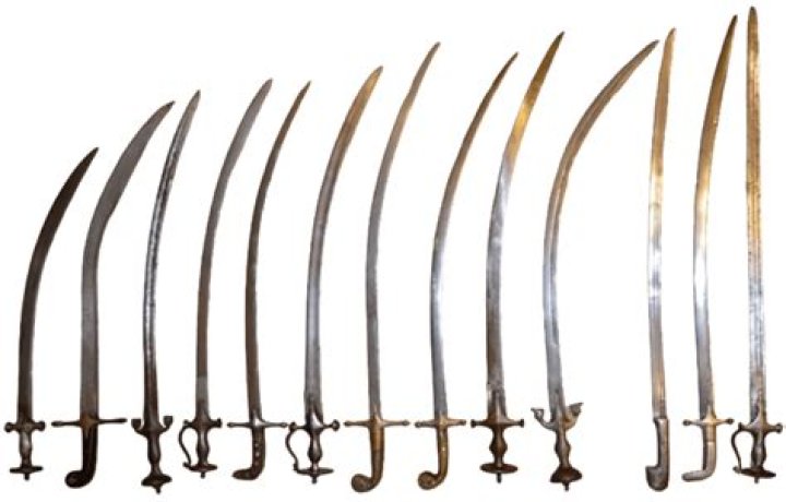 Are bards proficient in Scimitar?