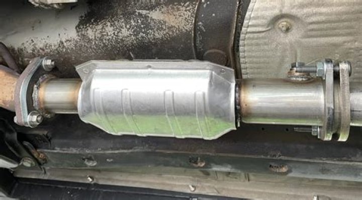 Can a Toyota Prius run without a catalytic converter?