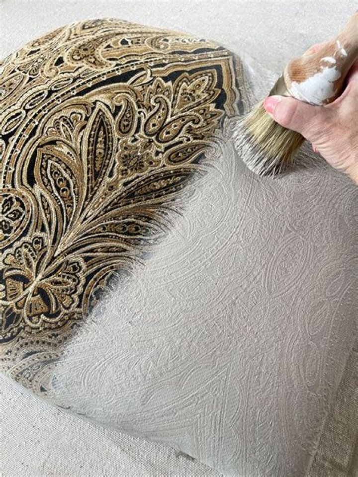 Can I use chalk paint on fabric?