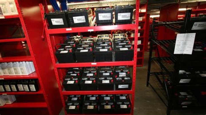 Can LiPo batteries be stored in a garage?