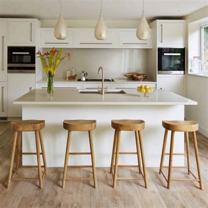Can u mix white and cream in a kitchen?