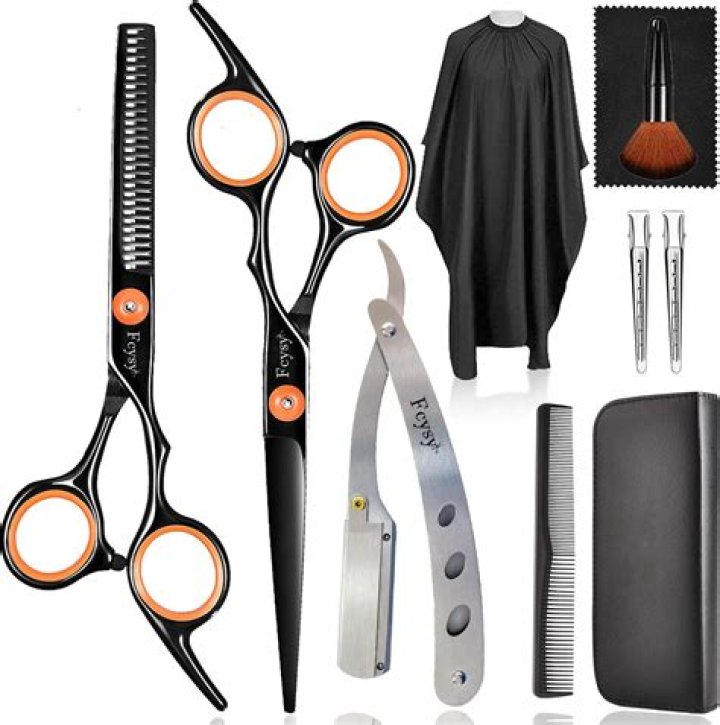 Can we use scissors to remove pubic hair?
