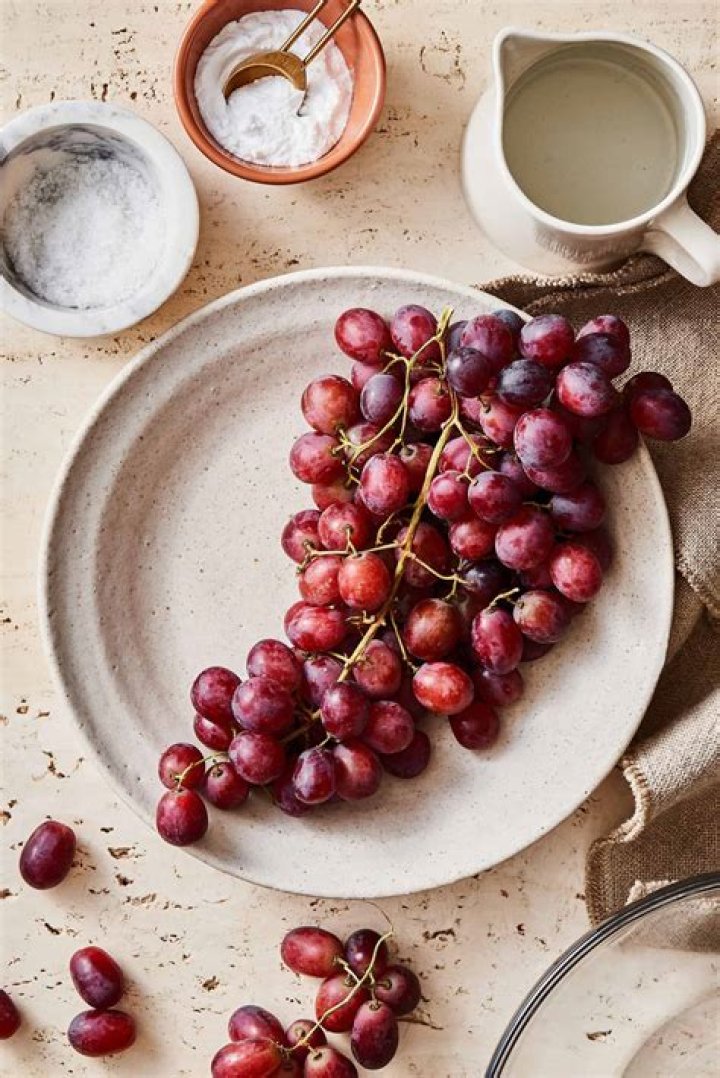 Can you give grapes to baby?