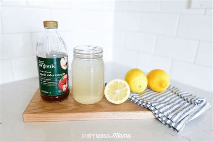 Can you mix vinegar and lemon juice together?