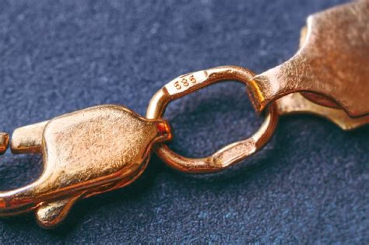 Can you put jewelry in a trust?