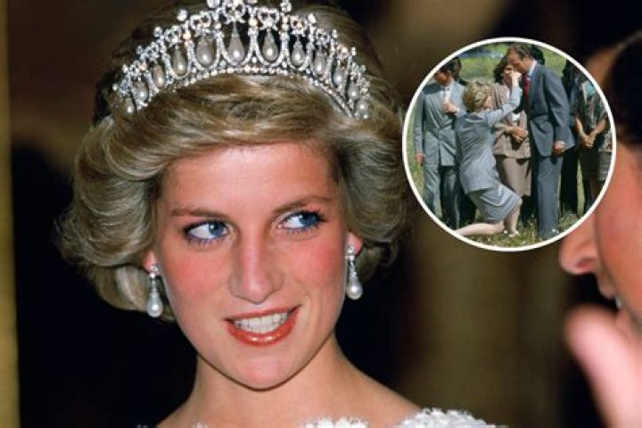 Did Princess Diana curtsy to the Queen?