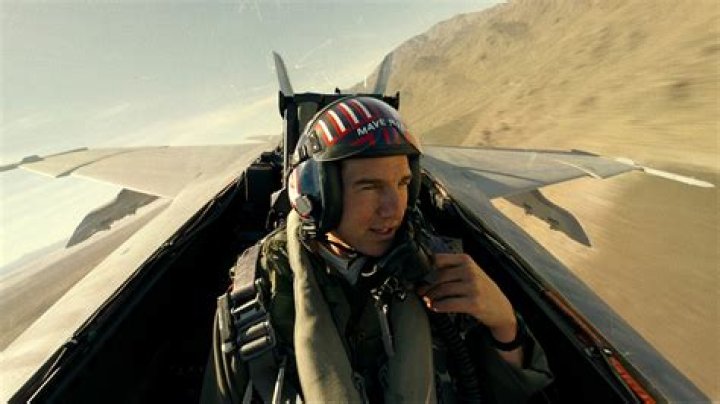 Did Tom Cruise actually fly the plane in Top Gun?