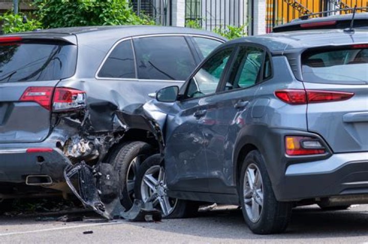 Do black cars have more accidents?