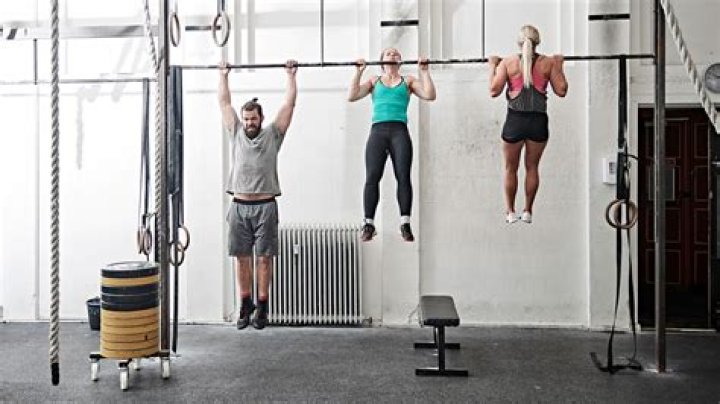 Do female Marines have to do pull-ups?