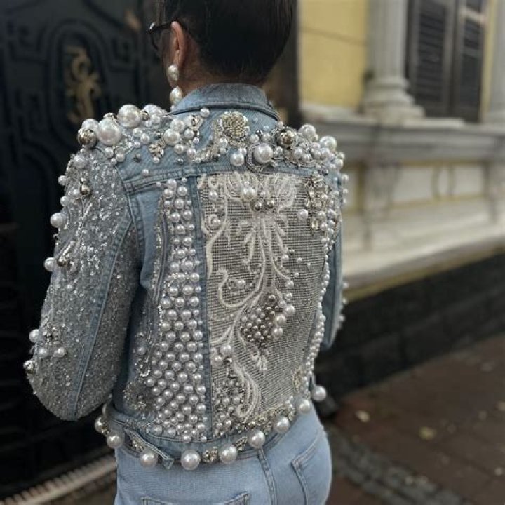 Do girls wear pearls?