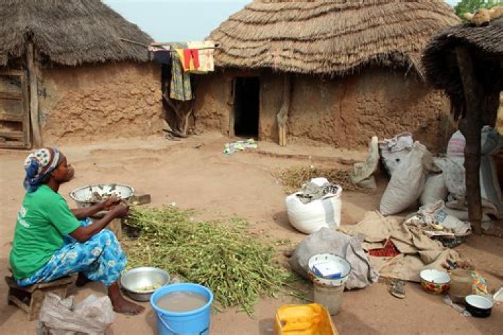 Do people in Africa live in houses?