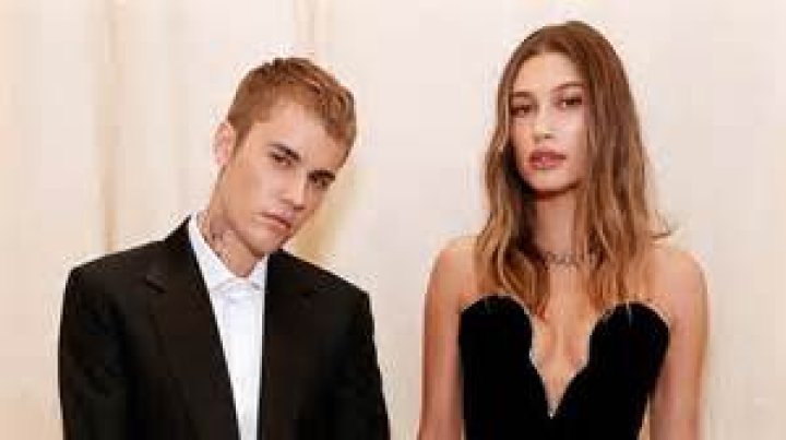 Does Bieber wear lifts?