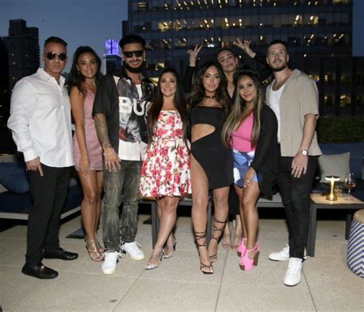 Does Deena Cortese tattoo?