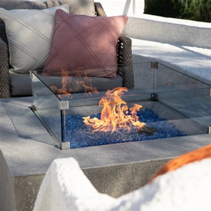 Does fire pit glass retain heat?