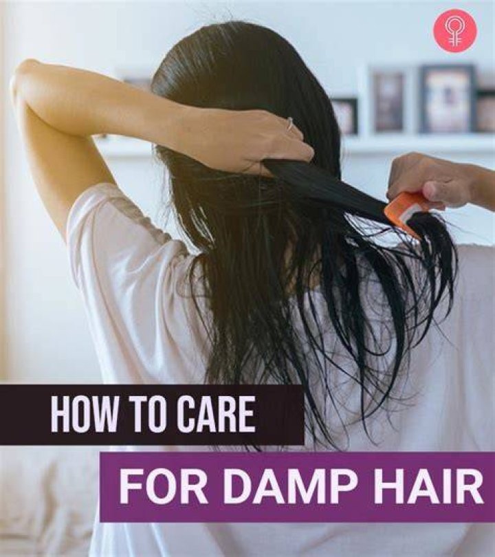 Does sleeping with wet hair cause pimples?