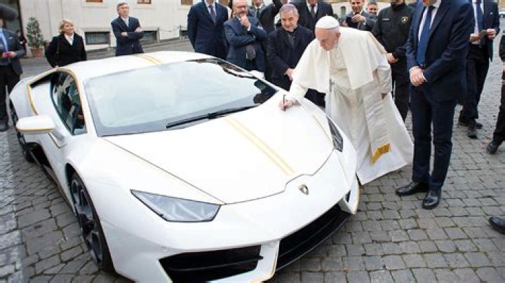 Does the pope have a Lamborghini?