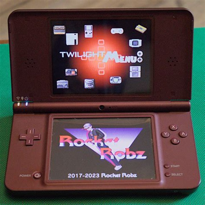 How do I add ROMs to my RetroPie USB?