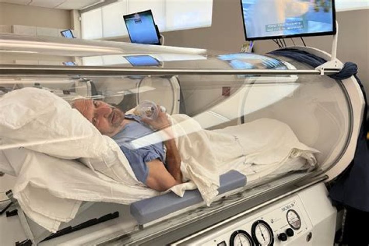 How do you qualify for hyperbaric oxygen therapy?