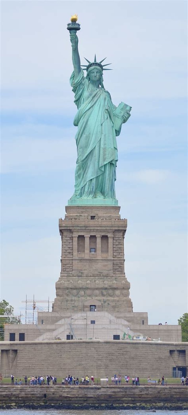 How far is the Statue of Liberty from the Twin Towers?