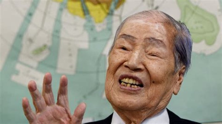 How many Hiroshima survivors are still alive?
