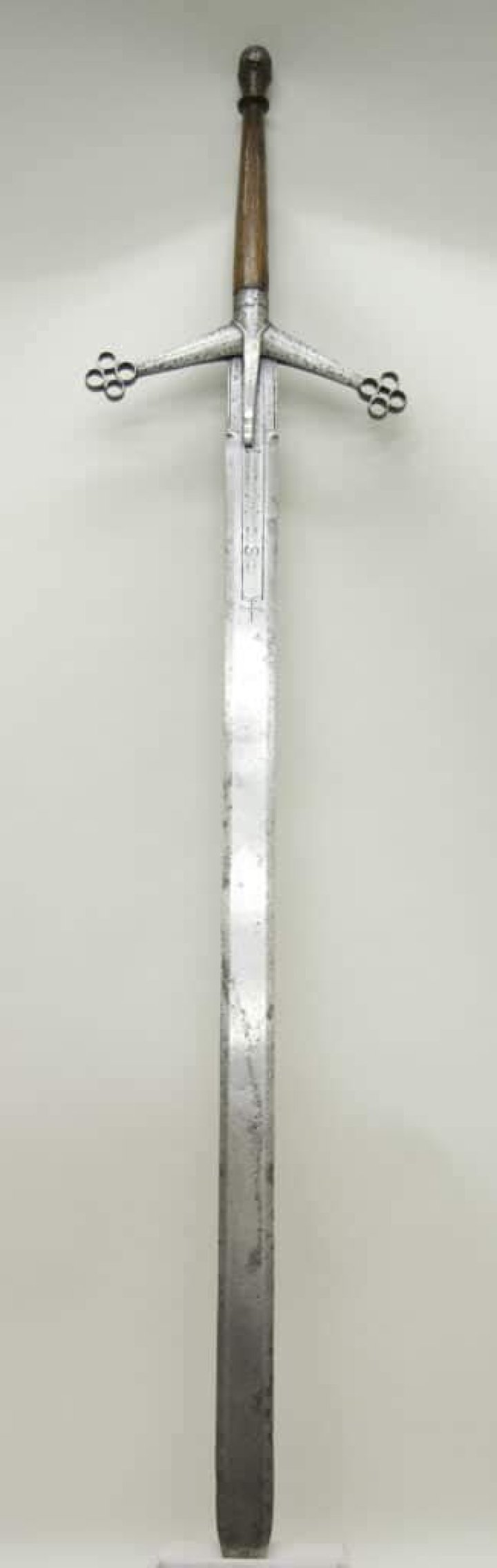 How much did a sword weigh in medieval times?