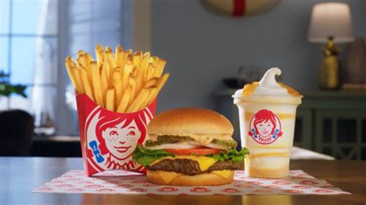 How much does a Wendy's owner make per year?