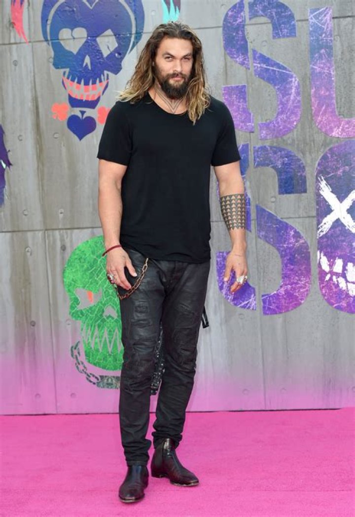 How tall is Aquaman DC?