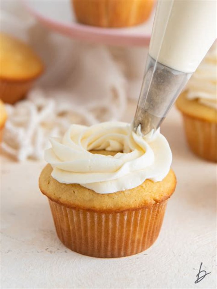 Should I refrigerate buttercream frosting before piping?