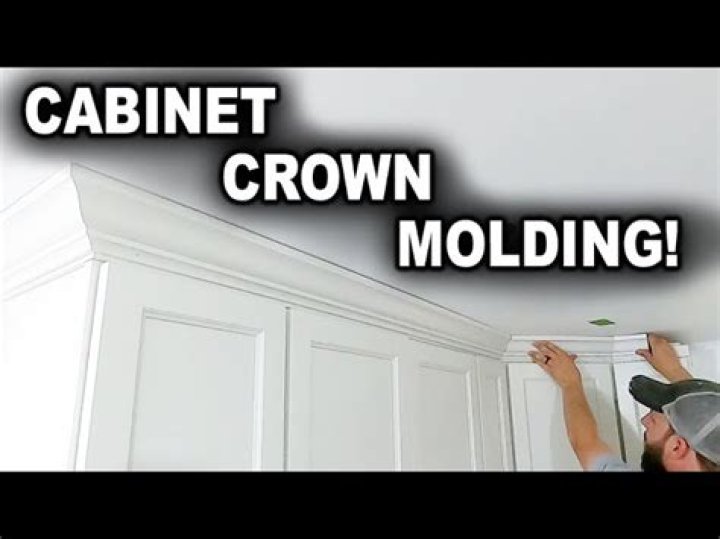 Should kitchen cabinets have crown molding?