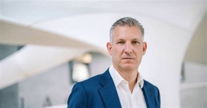 Who is the CEO of Louis Philippe?