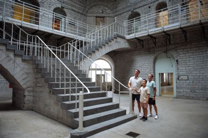 Why did Kingston pen close?