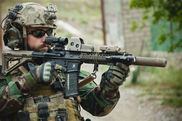 Why does SOCOM use EOTech?
